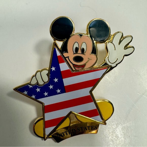 Vintage Disney pin. 100 Years of Dreams United States Flag with Mickey Mouse - Picture 2 of 11